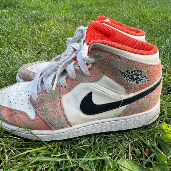 Jordan 1 Mid “Orange Suede” - Picture 5 of 7